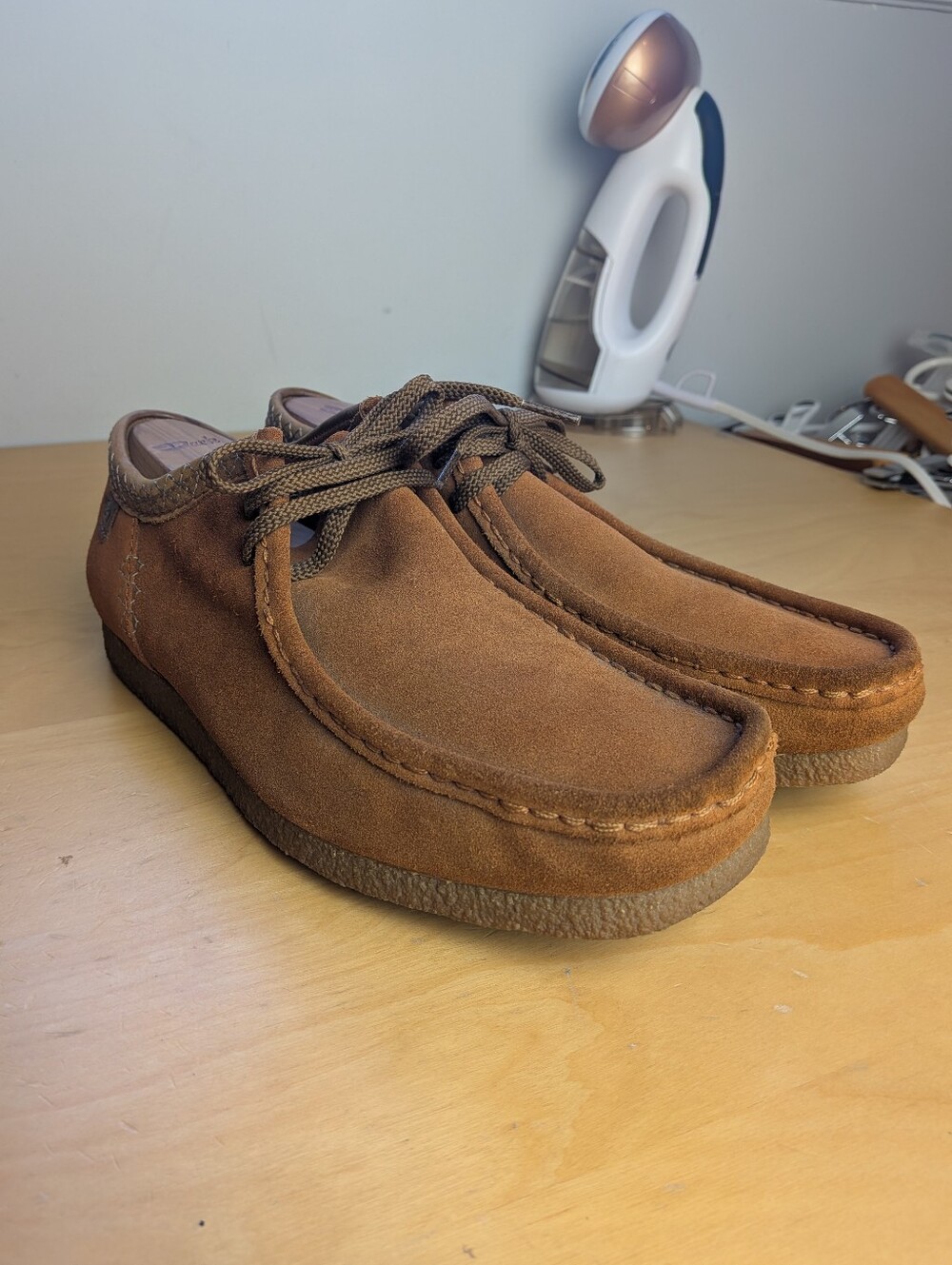CLARKS Men Suede Loafer Tan Color Size 9.5 Lace Up Closure Flat Hippie Mocassins